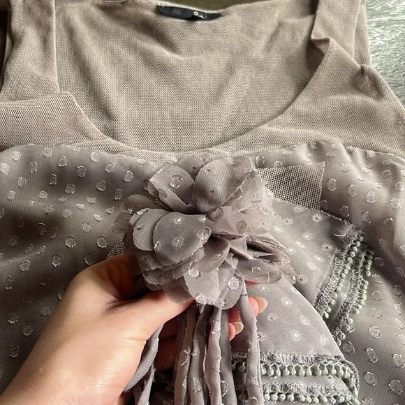 Gray rosette tiered ruffle mesh mini dress M fairycore coquette brunch soft girl - Picture 14 of 16